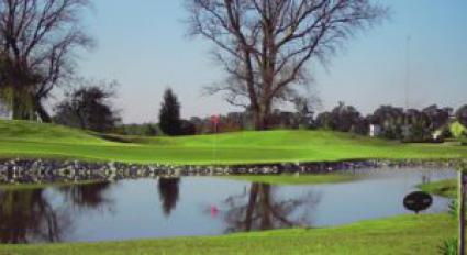 Escudo de San Esteban Country Club