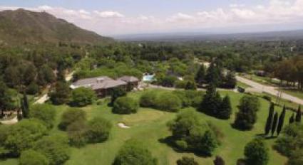 Escudo de Altos de Belgrano Hotel Cabañas & Golf