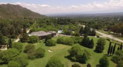 Escudo de Altos de Belgrano Hotel Cabañas & Golf