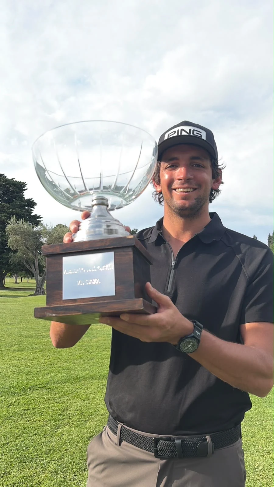 Segundo Oliva Pinto con la copa de campeón del Abierto del Oeste 2026